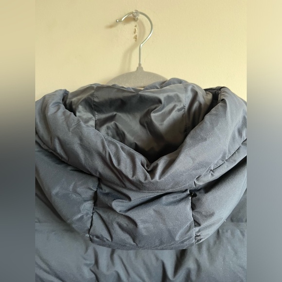 Uniqlo lightweight, water-repellent Navy Blue Hooded Puffer Jacket - Picture 13 of 14